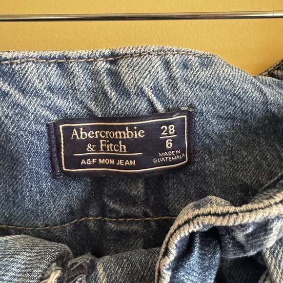 Abercrombie & Fitch A&F Ultra High Rise Paperbag Raw Hem Mom Jeans - Picture 7 of 10